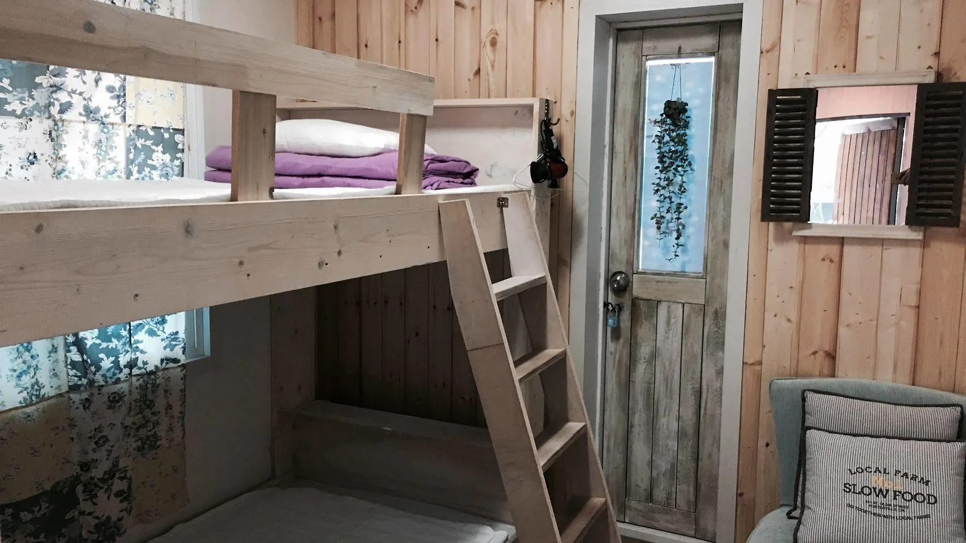 Hostel White Island Bed & Breakfast